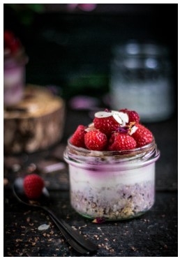 Delicias de avena, yogur y frambuesas