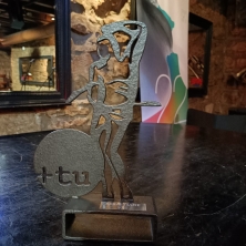 Urbil con el Premio Sebastiane del Zinemaldia